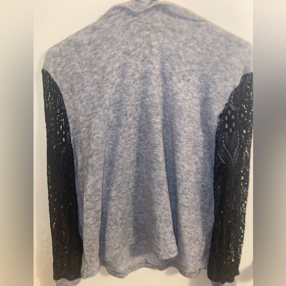 Long sleeve grey sweater with lace sleeves - Picture 4 of 5